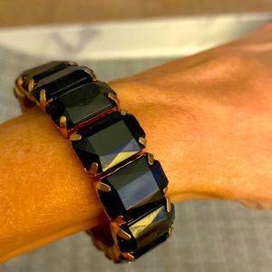 Black beads stretch bracelet